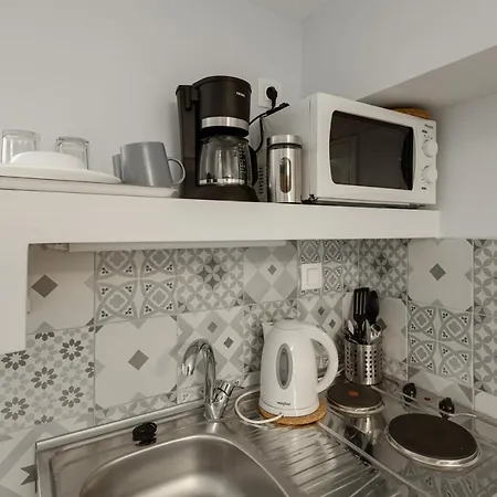 Downtown Studio Apartment *